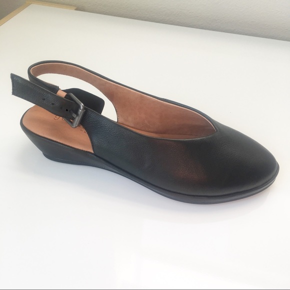 gentle souls noemi suede slingback flats